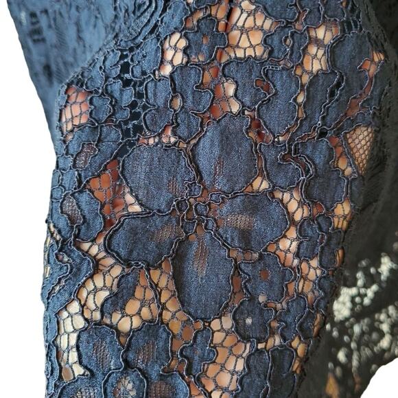 Abercrombie and Fitch Navy lace cami halter top size S - Picture 4 of 10